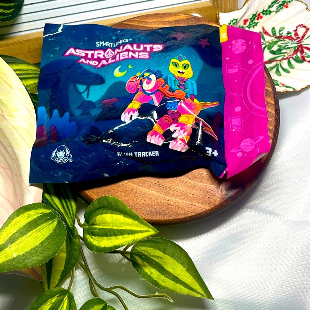 Wendys Alien Tracker, Smartlinks Astronaughts and Aliens 2023 Kids Meal Toy NIP